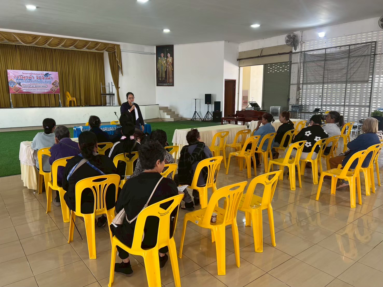 จังหวัดลพบุรี อำเภอท่าหลวง โดยสำนักงานพัฒนาชุมชนอำเภอท่าหลวง ดำเนินการจัดกิจกรรมโครงการส่งเสริมประชาชนเป้าหมายเข้าถึงแหล่งทุน