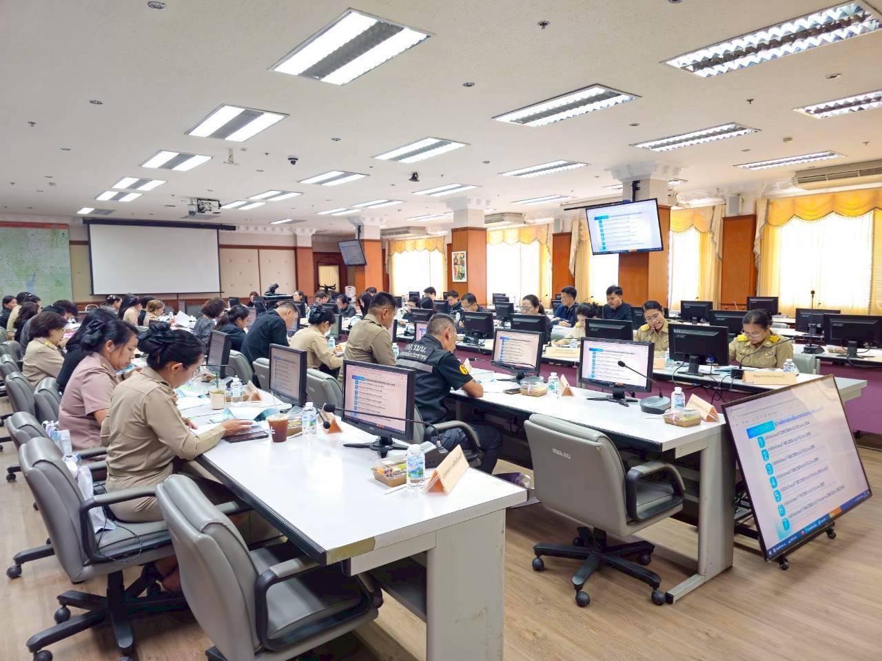 จังหวัดลพบุรี อำเภอท่าหลวง โดยสำนักงานพัฒนาชุมชนอำเภอท่าหลวง ร่วมประชุมคณะกรรมการบริหารศูนย์อำนวยการขจัดความยากจนและพัฒนาคนทุกช่วงวัยอย่างยั่งยืน ตามหลักปรัชญาของเศรษฐกิจพอเพียง จังหวัดลพบุรี (คจพ.จ.ลพบุรี) ครั้งที่ 1/2569 เพื่อบูรณาการการขับเคลื่อนงานแก้ไขปัญหาความยากจนในระดับพื้นที่ 