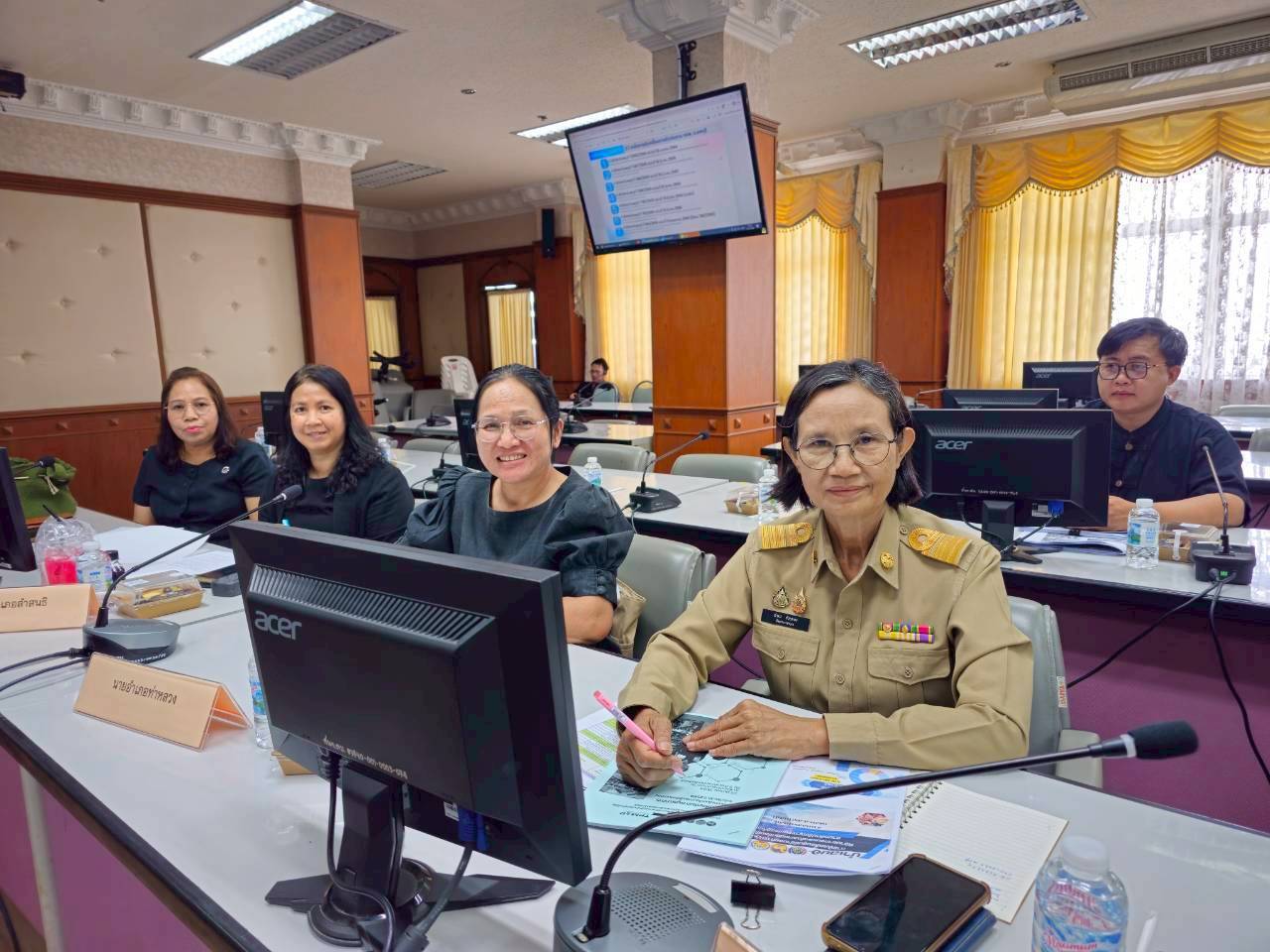จังหวัดลพบุรี อำเภอท่าหลวง โดยสำนักงานพัฒนาชุมชนอำเภอท่าหลวง ร่วมประชุมคณะกรรมการบริหารศูนย์อำนวยการขจัดความยากจนและพัฒนาคนทุกช่วงวัยอย่างยั่งยืน ตามหลักปรัชญาของเศรษฐกิจพอเพียง จังหวัดลพบุรี (คจพ.จ.ลพบุรี) ครั้งที่ 1/2569 เพื่อบูรณาการการขับเคลื่อนงานแก้ไขปัญหาความยากจนในระดับพื้นที่ 
