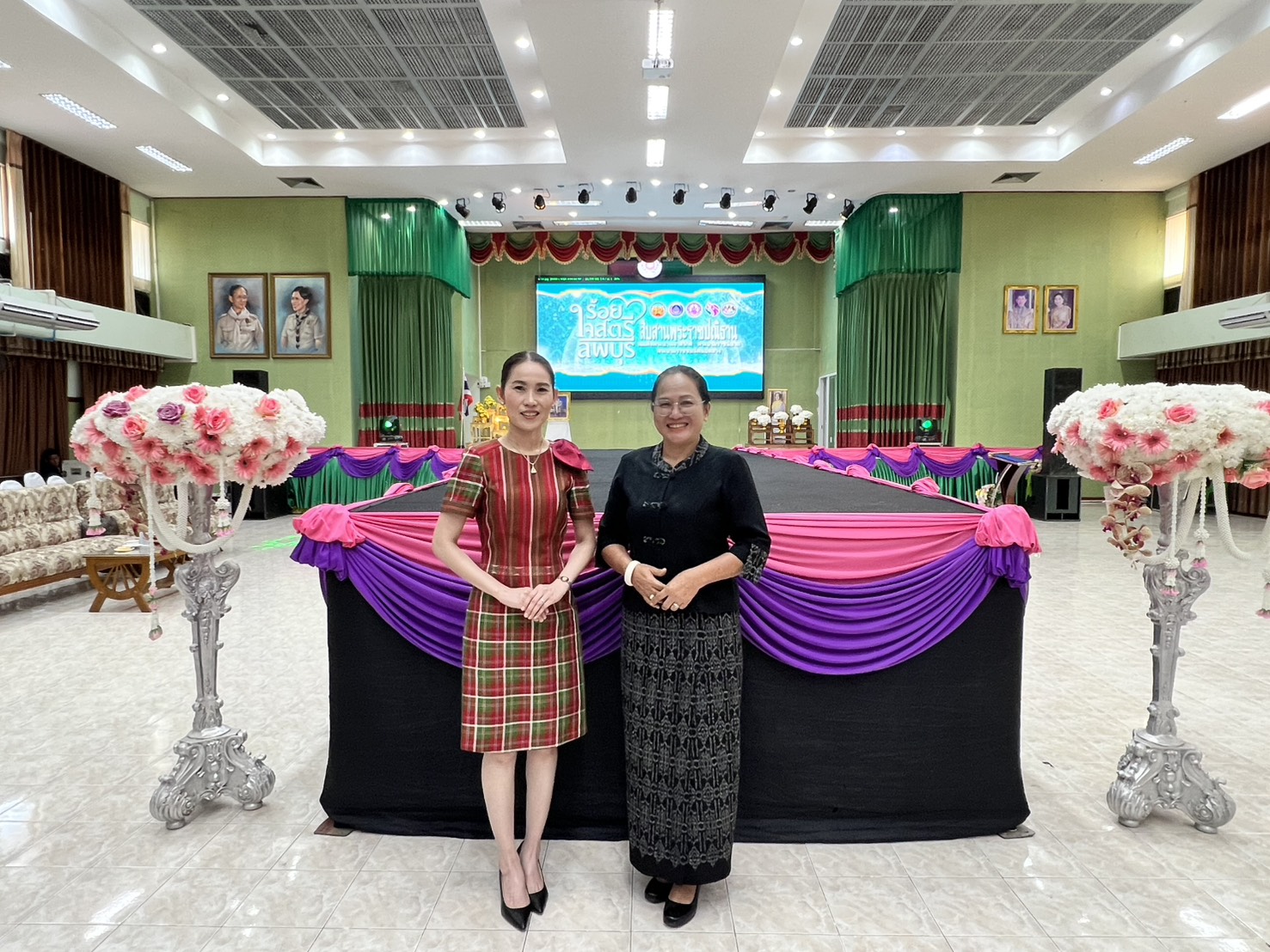 จังหวัดลพบุรี อำเภอท่าหลวง โดยสำนักงานพัฒนาชุมชนอำเภอท่าหลวง ร่วมโครงการ “ร้อยใจสตรีลพบุรี สืบสานพระราชปณิธาน สมเด็จพระนางเจ้าสิริกิติ์พระบรมราชินีนาถ พระบรมราชชนนีพันปีหลวง”