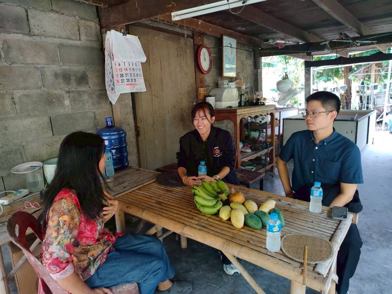 สำนักงานพัฒนาชุมชนอำเภอท่าหลวง ติดตามตรวจเยี่ยมการดำเนินงานศูนย์เรียนรู้ โคก หนอง นา 