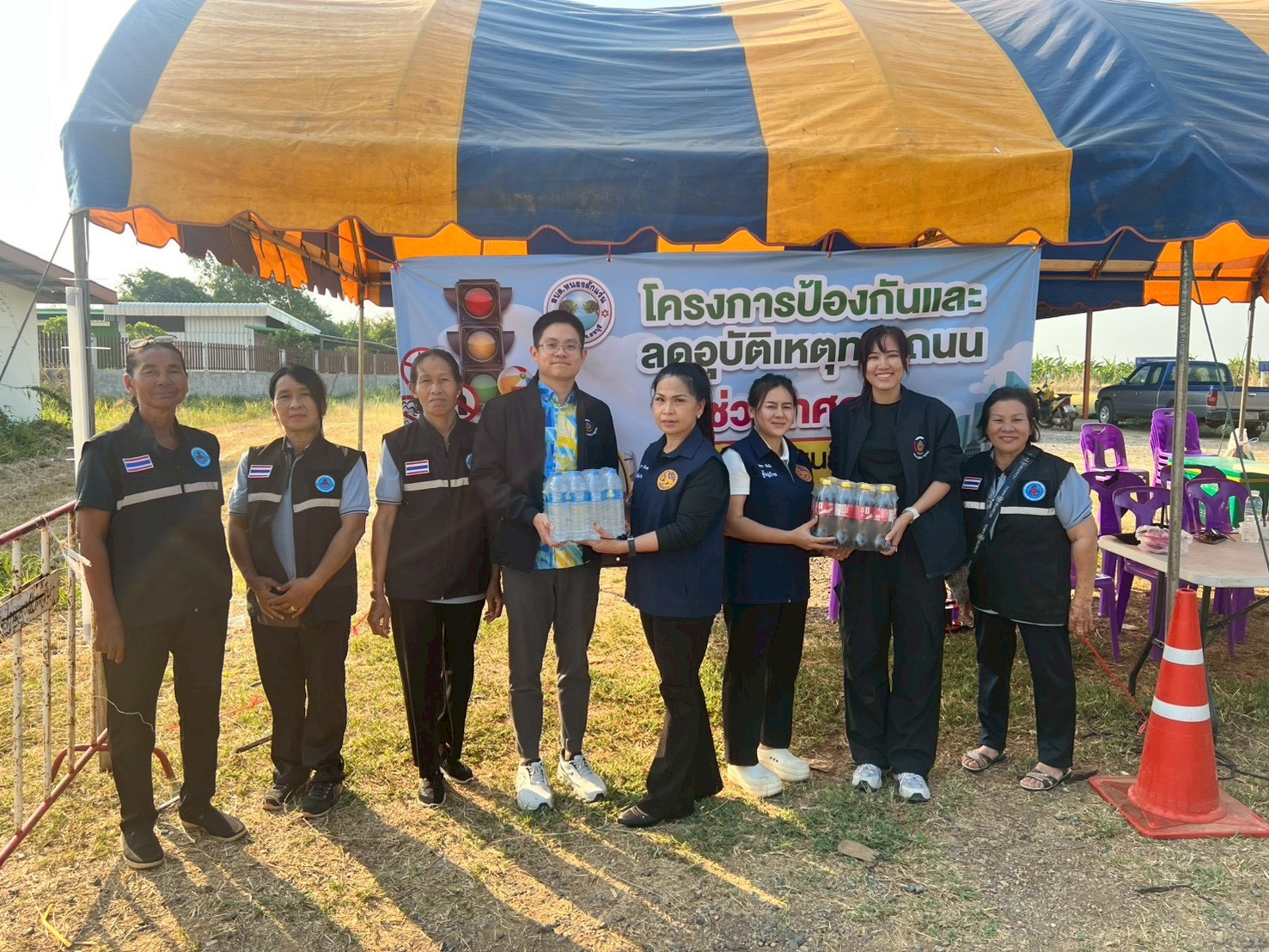สำนักงานพัฒนาชุมชนอำเภอท่าหลวง ตรวจเยี่ยมด่านชุมชน เพื่อป้องกันและลดอุบัติเหตุทางถนน ช่วงเทศกาลสงกรานต์ ประจำปี พ.ศ. 2569 