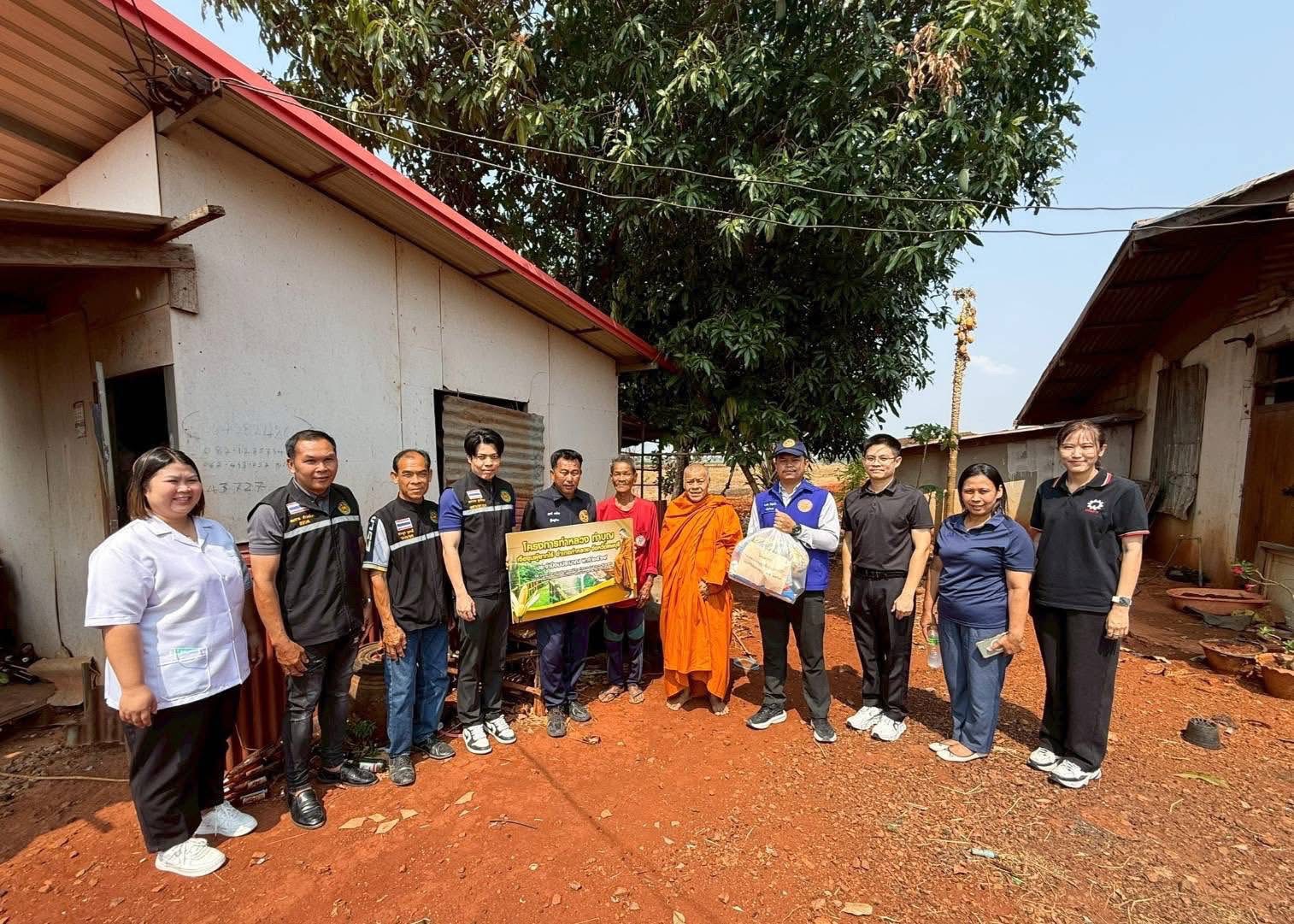 จังหวัดลพบุรี โดยสำนักงานพัฒนาชุมชนอำเภอท่าหลวง ร่วมมอบสิ่งของแก่ครัวเรือนยากไร้ ม.1-ม.8 ต.หัวลำ อ.ท่าหลวง จ.ลพบุรี